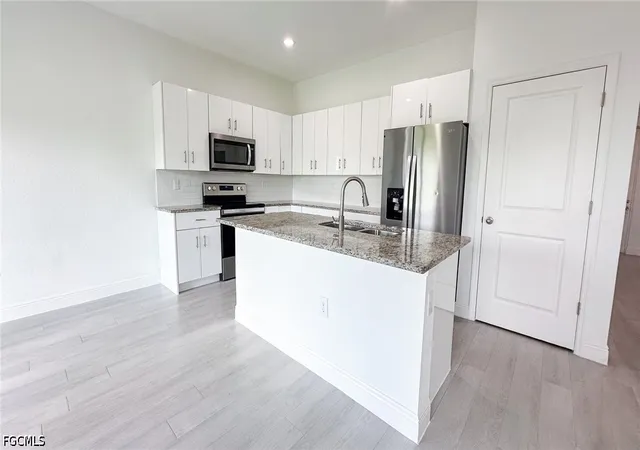Photo 3 of Single family home for sale at 2007 Inglewood Cir, Labelle, FL 33935 | MLS# 2026038028 | Listing updated on 2026-09-11