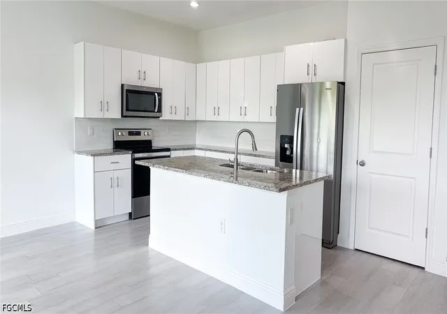 Photo 3 of Single family home for sale at 2007 Inglewood Cir, Labelle, FL 33935 | MLS# 2026038028 | Listing updated on 2026-09-11