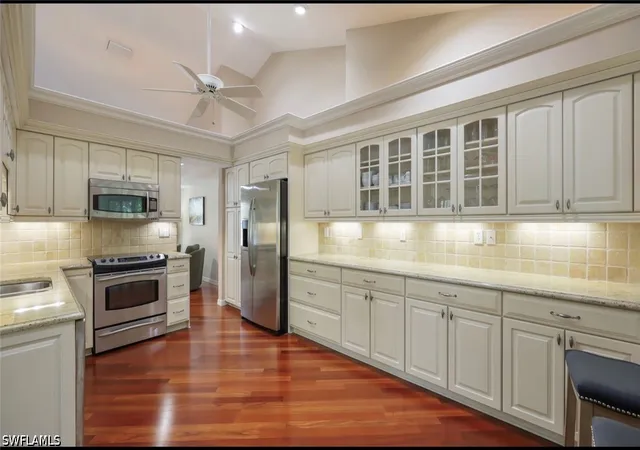 Listing Photo 4 - Condo for sale in building located at 6850 San Marino Dr, Naples, FL 34108 - Unit #110D