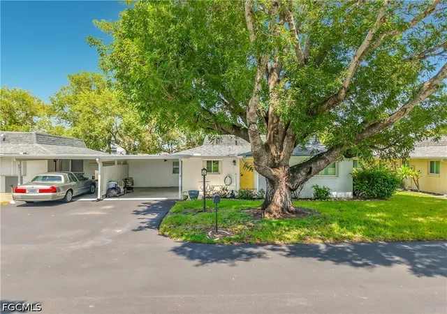 Photo 1 of Townhouse for sale at 842 Pangola Dr, North Fort Myers, FL 33903 | MLS# 2026038065 | Listing updated on 2026-09-11
