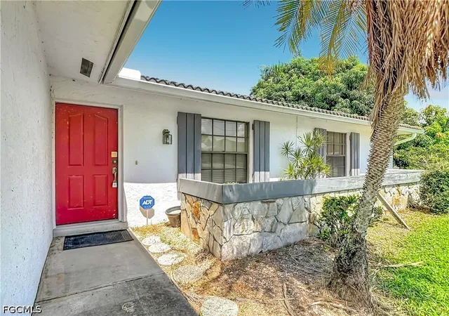 Photo 2 of Sale Pending at 1864 Marina Cir, North Fort Myers, FL 33903 | MLS# 2026038067 | Listing updated on 2026-09-12