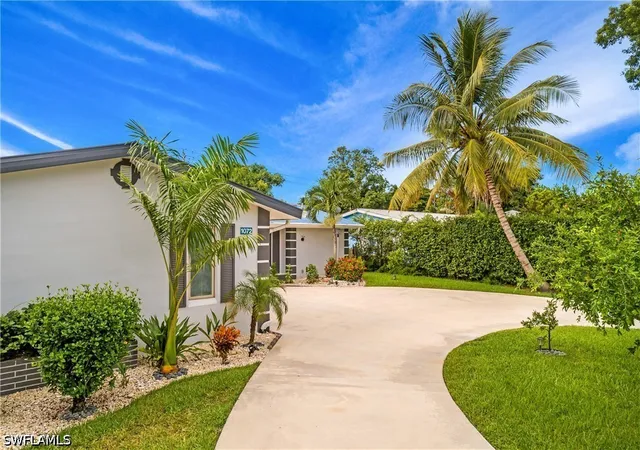 Photo 2 of Single family home for sale at 1072 Wisconsin Dr, Naples, FL 34103 | MLS# 226032484 | Listing updated on 2026-09-14