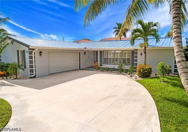 Photo 3 of Single family home for sale at 1072 Wisconsin Dr, Naples, FL 34103 | MLS# 226032484 | Listing updated on 2026-09-14