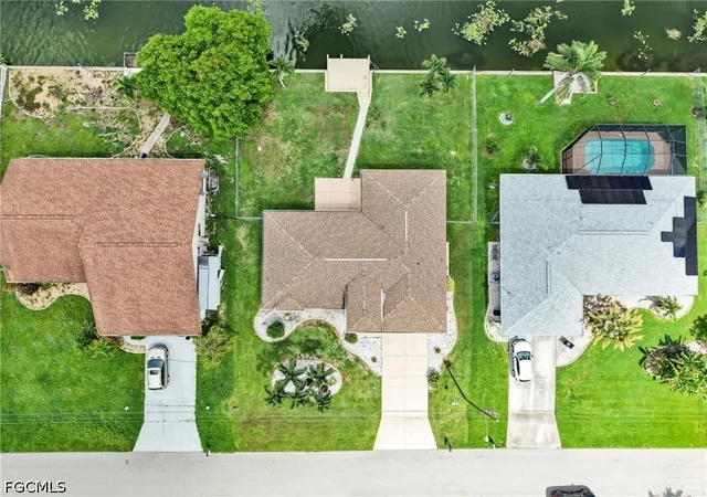 Photo 4 of Single family home for sale at 323 SE 9th Avenue, Cape Coral, FL 33990 | MLS# 2026038077 | Listing updated on 2026-09-11