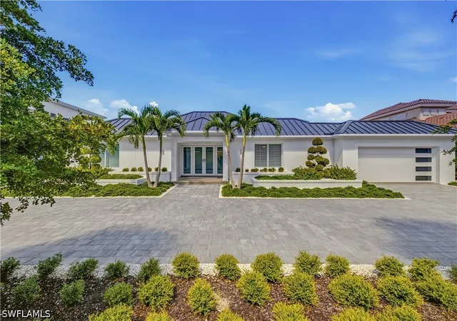 Photo 2 of Single family home for sale at 3737 Crayton Rd, Naples, FL 34103 | MLS# 226031703 | Listing updated on 2026-09-23