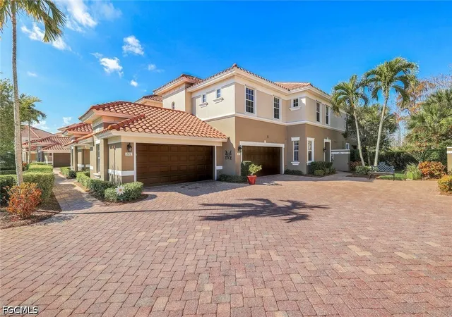 Listing Photo 2 - Condo for sale in building located at 13034 Pennington Pl, Fort Myers, FL 33913 - Unit #202