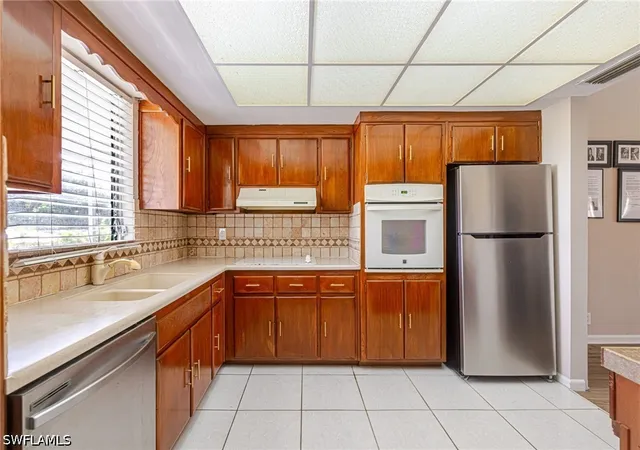 Listing Photo 5 - Condo for sale in building located at 4216 Se 4Th Pl, Cape Coral, FL 33904 - Unit #12