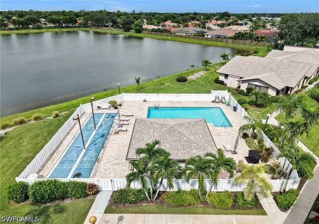 Listing Photo 2 - Condo for sale in building located at 10041 Maddox Ln, Bonita Springs, FL 34135 - Unit #102