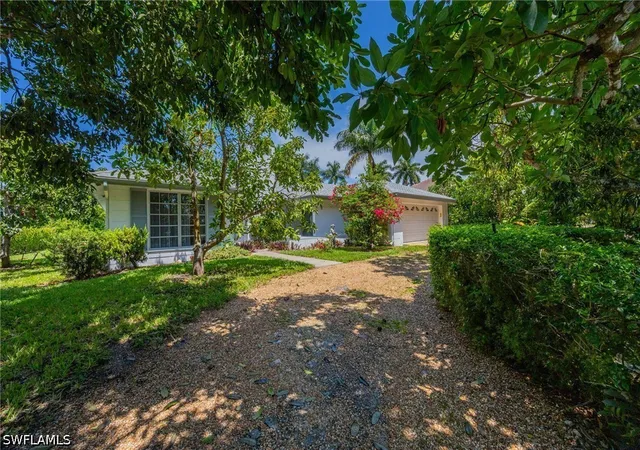 Photo 1 of Single family home for sale at 635 Wedge Dr, Naples, FL 34103 | MLS# 226031979 | Listing updated on 2026-09-10