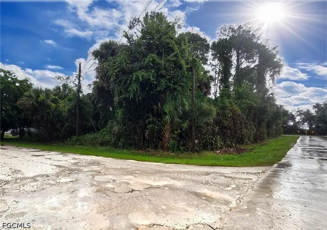 Photo 6 of Land for sale at 520 Santa Cruz St, North Fort Myers, FL 33903 | MLS# 2026038321 | Listing updated on 2026-09-11