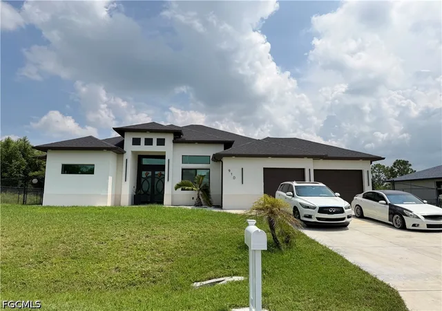 Photo 3 of Single family home for sale at 910 Venice Ave N, Lehigh Acres, FL 33971 | MLS# 2026038338 | Listing updated on 2026-09-11