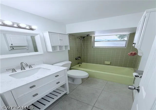 Listing Photo 5 - Condo for sale in building located at 1781 Smugglers Cvs, Naples, FL 34112