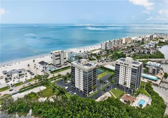 Listing Photo 2 - Condo for sale in building located at 26131 Hickory Blvd, Bonita Springs, FL 34134 - Unit #7D