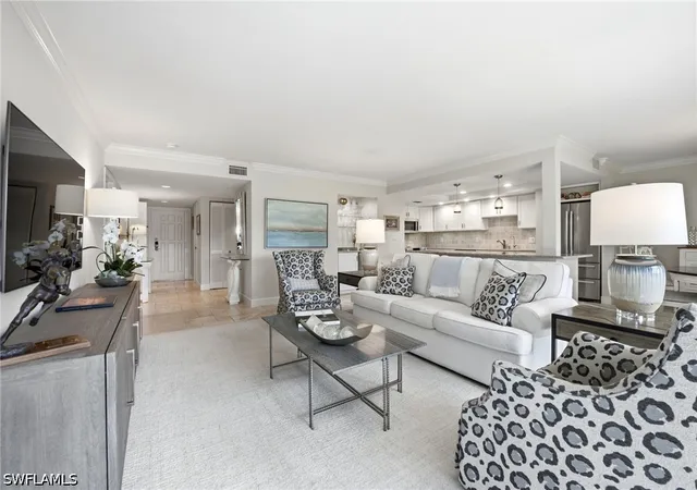 Listing Photo 5 - Condo for sale in building located at 614 Wildwood Ln, Naples, FL 34105 - Unit #614
