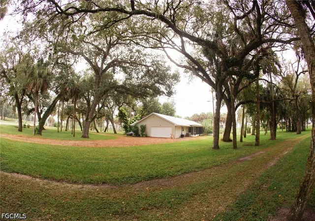 Photo 2 of Single family home for sale at 4055 County Rd 78, La Belle, FL 33935 | MLS# 2026038379 | Listing updated on 2026-09-11