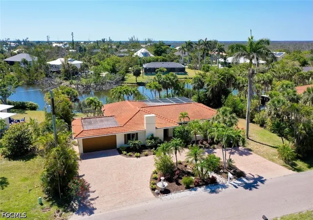 Photo 2 of Single family home for sale at 9421 Moonlight Dr, Sanibel, FL 33957 | MLS# 2026038386 | Listing updated on 2026-09-14