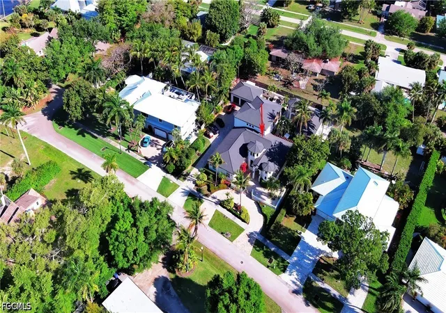 Photo 2 of Mansion for sale at 1229 Plumosa Dr, Fort Myers, FL 33901 | MLS# 2026038395 | Listing updated on 2026-09-14