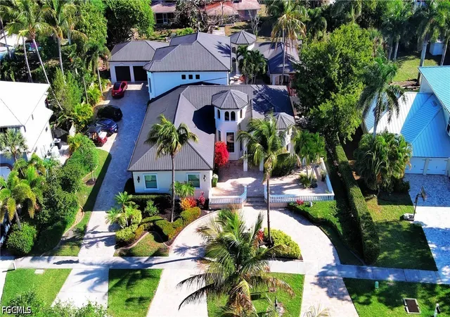 Photo 4 of Single family home for sale at 1229 Plumosa Dr, Fort Myers, FL 33901 | MLS# 2026038395 | Listing updated on 2026-10-18