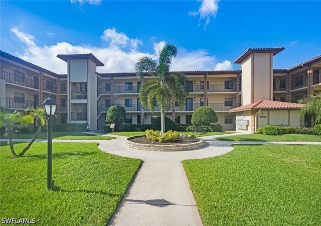Listing Photo 3 - Condo for sale in building located at 7300 Province Wy, Naples, FL 34104 - Unit #1305