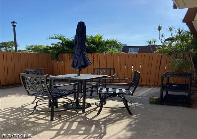 Photo 3 of Townhouse for sale at 1442 Park Shore Cir #1, Fort Myers, FL 33901 | MLS# 2026038468 | Listing updated on 2026-09-14