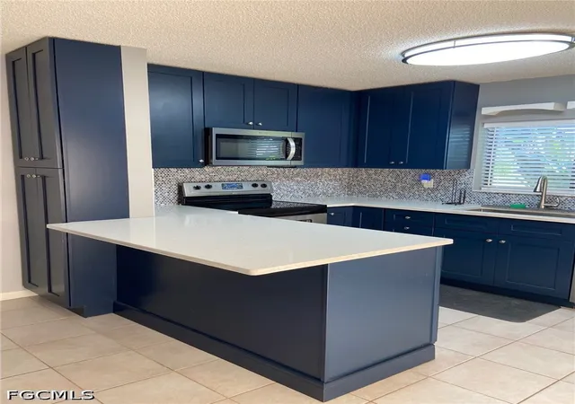 Photo 3 of Townhouse for sale at 1442 Park Shore Cir #1, Fort Myers, FL 33901 | MLS# 2026038468 | Listing updated on 2026-09-14