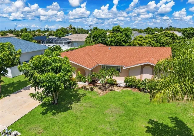 Photo 3 of Single family home for sale at 305 Se 27th Terrace, Cape Coral, FL 33904 | MLS# 2026038507 | Listing updated on 2026-10-07
