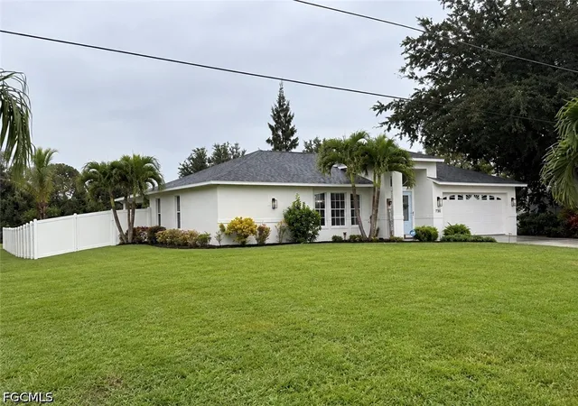 Photo 3 of Single family home for sale at 733 Arundel Cir, Fort Myers, FL 33913 | MLS# 2026038520 | Listing updated on 2026-09-15