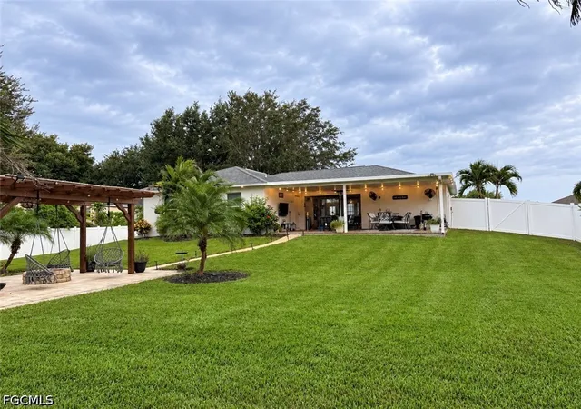 Photo 3 of Single family home for sale at 733 Arundel Cir, Fort Myers, FL 33913 | MLS# 2026038520 | Listing updated on 2026-09-15