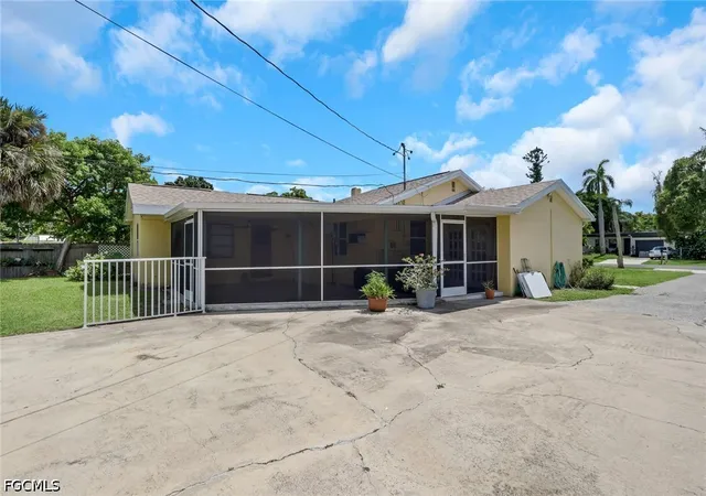 Photo 2 of Single family home for sale at 1857 Sunset Pl, Fort Myers, FL 33901 | MLS# 2026038528 | Listing updated on 2026-09-14