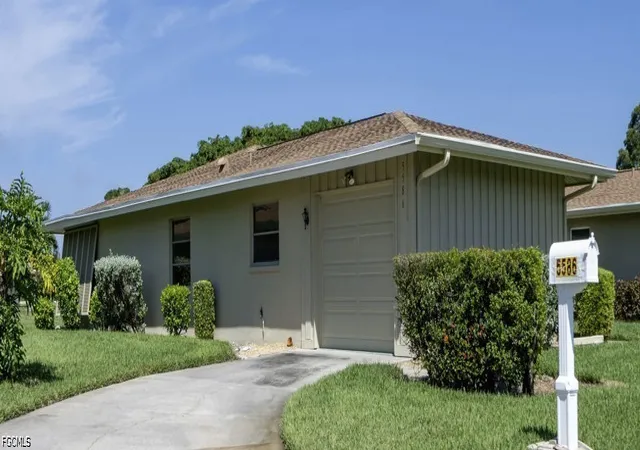 Photo 3 of Townhouse for sale at 5586 Pendlewood Ln, Fort Myers, FL 33919 | MLS# 2026038562 | Listing updated on 2026-09-16