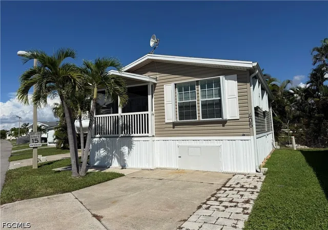 Photo 3 of Manufactured home for sale at 19681 Summerlin Rd #405, Fort Myers, FL 33908 | MLS# 2026038564 | Listing updated on 2026-09-14