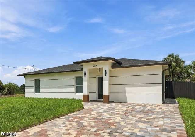 Photo 3 of Single family home for sale at 707 Sawyer St, Lehigh Acres, FL 33974 | MLS# 2026038586 | Listing updated on 2026-09-13