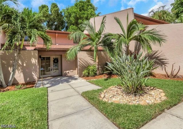 Photo 3 of Townhouse for sale at 4611 S Landings Dr, Fort Myers, FL 33919 | MLS# 2026038607 | Listing updated on 2026-09-15