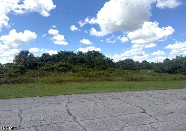 Photo 1 of Land for sale at 3072 E Briarwood Cir, Labelle, FL 33935 | MLS# 2026038647 | Listing updated on 2026-09-14