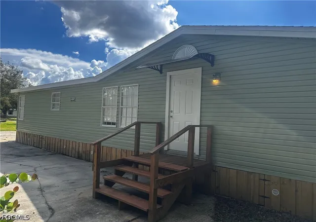 Manufactured home for sale at 131 Oak Dr, Clewiston, FL 33440 | MLS# 2026038685