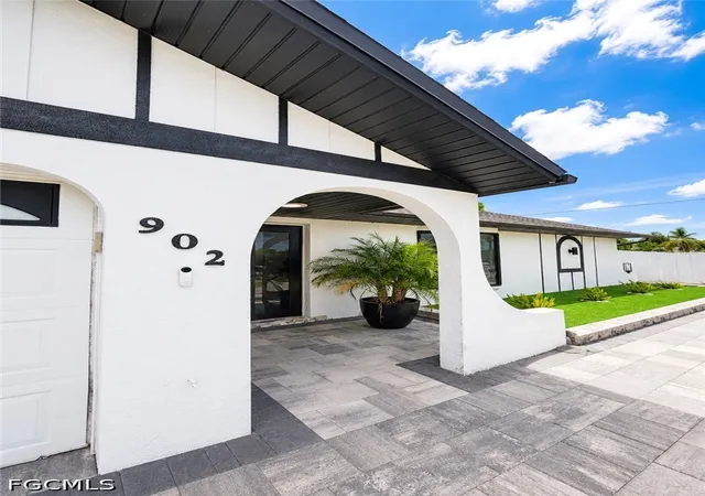 Photo 2 of Single family home for sale at 902 Se 21st Street, Cape Coral, FL 33990 | MLS# 2026038690 | Listing updated on 2026-09-18