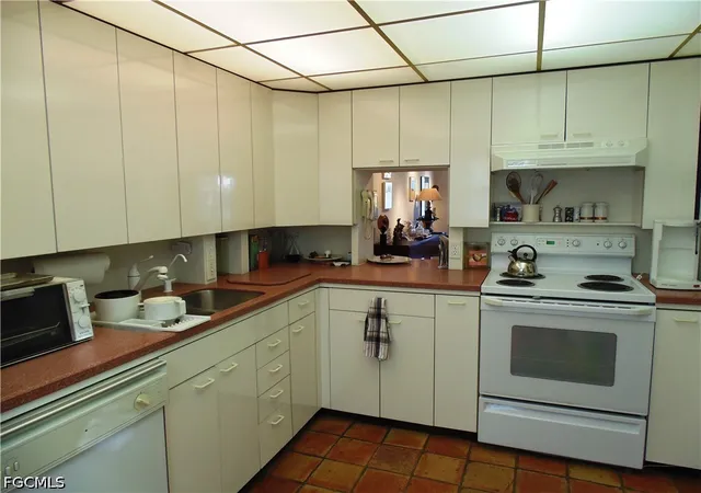 Listing Photo 5 - Condo for sale in building located at 4289 Island Cir, Fort Myers, FL 33919 - Unit #3C