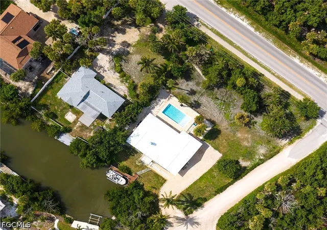 Photo 3 of Single family home for sale at 5885 Pine Tree Dr, Sanibel, FL 33957 | MLS# 2026038792 | Listing updated on 2026-09-17