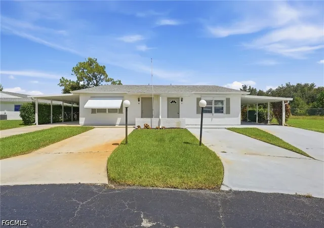 Photo 2 of Townhouse for sale at 7 Dutch Iris Ln, Lehigh Acres, FL 33936 | MLS# 2026038803 | Listing updated on 2026-10-06