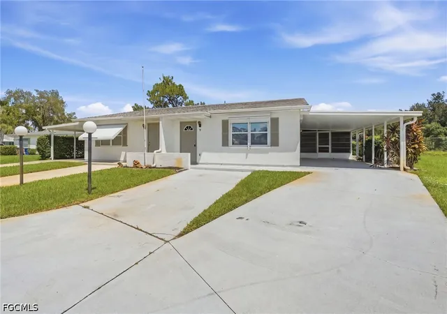 Photo 3 of Townhouse for sale at 7 Dutch Iris Ln, Lehigh Acres, FL 33936 | MLS# 2026038803 | Listing updated on 2026-10-06