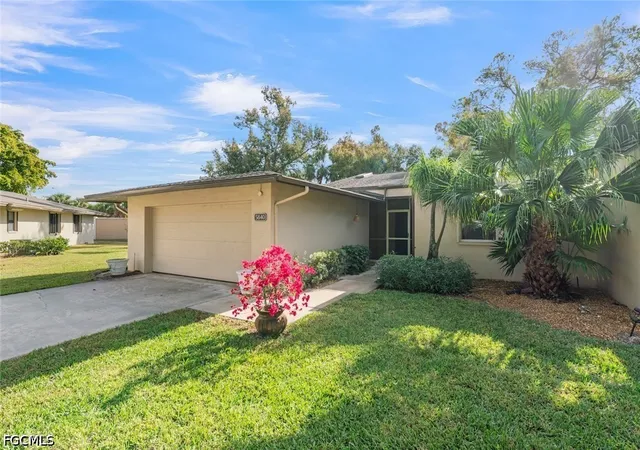 Photo 2 of Townhouse for sale at 5840 Crabwood Ct, Fort Myers, FL 33919 | MLS# 2026038815 | Listing updated on 2026-09-26