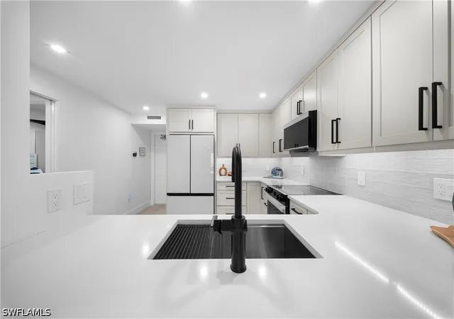 Listing Photo 5 - Condo for sale in building located at 25870 Hickory Blvd, Bonita Springs, FL 34134 - Unit #206