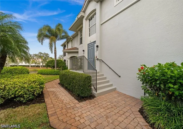 Listing Photo 4 - Condo for sale in building located at 5045 Blauvelt Wy, Naples, FL 34105 - Unit #201