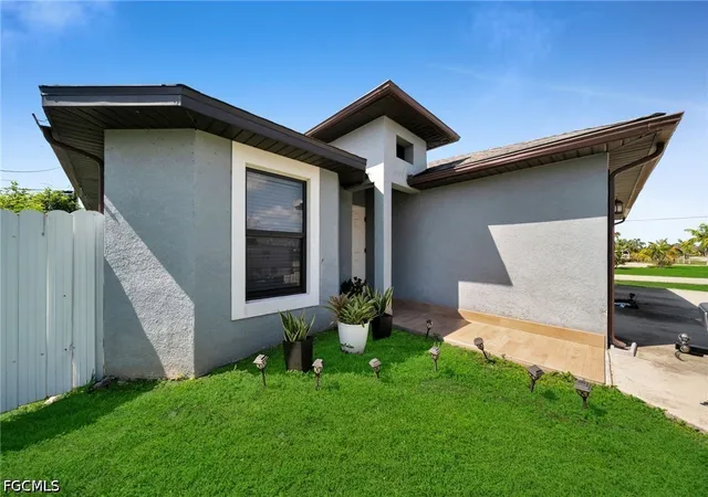 Photo 2 of House for sale at 302 / 304 Hancock Brg Pkwy #302 & 304, Cape Coral, FL 33990 | MLS# 2026038850 | Listing updated on 2026-09-28
