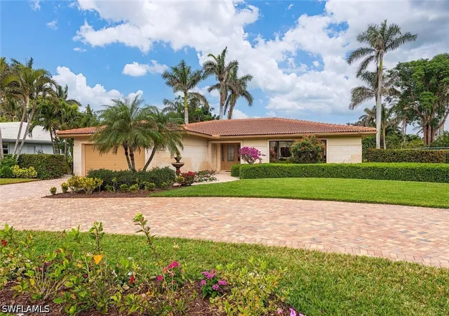 Photo 1 of Sale Pending at 717 Park Shore Dr, Naples, FL 34103 | MLS# 226032674 | Listing updated on 2026-09-15