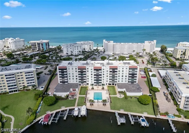 Listing Photo 4 - Condo for sale in building located at 3430 Gulf Shore Blvd N, Naples, FL 34103 - Unit #6J