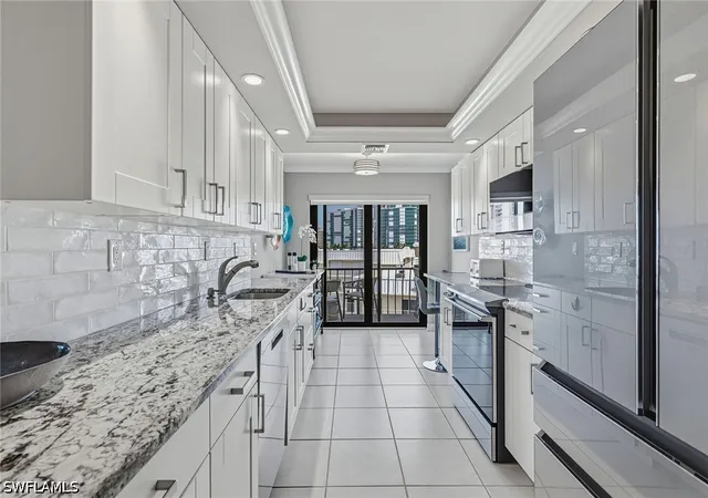 Listing Photo 5 - Condo for sale in building located at 3430 Gulf Shore Blvd N, Naples, FL 34103 - Unit #6J