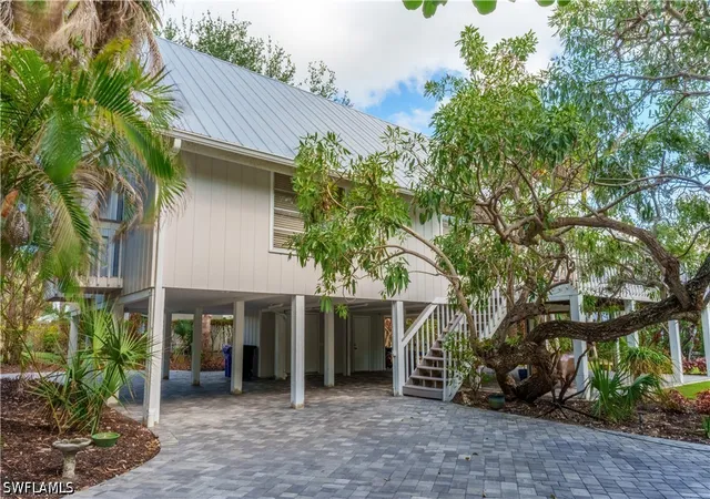 Photo 2 of Single family home for sale at 5058 Seahorse Ave, Naples, FL 34103 | MLS# 226033307 | Listing updated on 2026-09-15