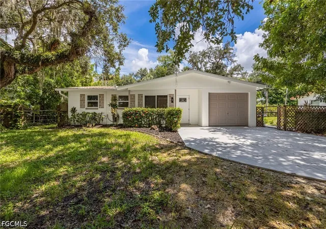 Photo 2 of Single family home for sale at 2018 Flamingo Dr, North Fort Myers, FL 33917 | MLS# 2026038967 | Listing updated on 2026-09-16