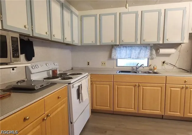 Photo 4 of Manufactured home for sale at 3834 Unique Cir, Fort Myers, FL 33908 | MLS# 2026038982 | Listing updated on 2026-09-16